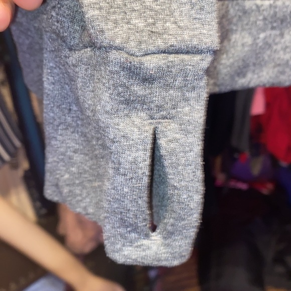 adidas Gray Hoodie pockets draw string see photos very comfy warm size Medium - Picture 5 of 7